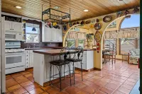 Fabulous Beach House - 7 Bedrooms,Heated Pool,12 BeachBadges,9 Car Driveway