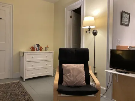 Tiny Tuck-in - Downtown Belfast Отели в г. Waldo County