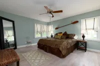 Charming Bay House, Located Off Ocean Dr, Porches & Large Gardens