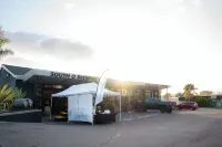 1Block from beach - Steps from restaurants & shops