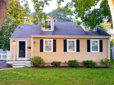 Spacious 4 BR Retreat near Water Wizz, Pond & Beaches - Perfect Family Getaway! Hotels near Massachusetts Maritime Academy