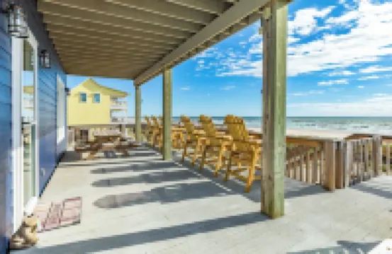 6-bedroom house on fabulous Surfside Beach with private volleyball court