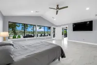 Beach Memories - Renovated Open Modern Lake Access, Beach/Cabana, Covered Patio!