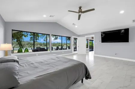 Beach Memories - Renovated Open Modern Lake Access, Beach/Cabana, Covered Patio!