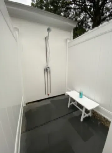 Lovely Cape Cottage 2 bedroom with private beach and central air.