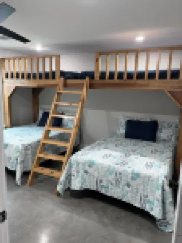 Barndo  blocks from boat launch, pier, beach and restaurants. Pet friendly