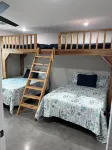 Barndo  blocks from boat launch, pier, beach and restaurants. Pet friendly