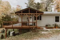 Antique charm 8 minutes from Stratton slopes! Hotels near Green Mountain National Forest
