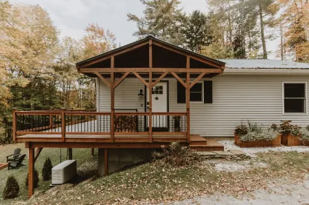 Antique charm 8 minutes from Stratton slopes!