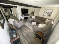 Cozy 2 bedroom home, Fast WIFI, Free Parking, BBQ