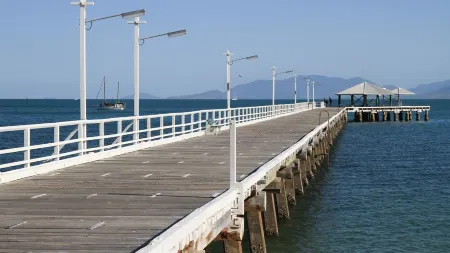 Champagne four on magnetic