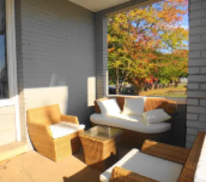 Downtown Victorian Flat Great Location and free Parking