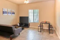 Sparkling & New KING I Close to Necessities 프레즈노 호텔