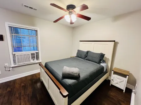 Pet’s love “The Bachelor” Lakefront Apt @ Sunset Estates Отели рядом с достопримечательностью «Суперспидвей Талладега»