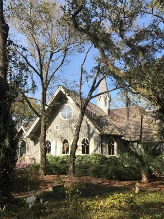 Renovated! Both club options available! Great location next to beach & BHI Club!