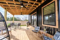 Contained In Gruene! Hot Tub/Outdoor Shower