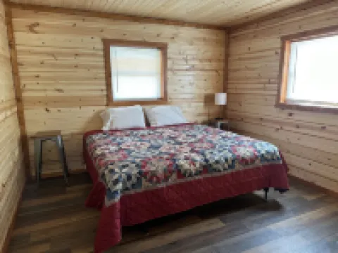 Blue Cabin in the woods close to Whiteman AF Base and Univ. of Central Missouri