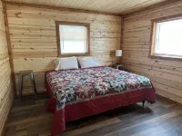 Blue Cabin in the woods close to Whiteman AF Base and Univ. of Central Missouri Hotels in Johnson County