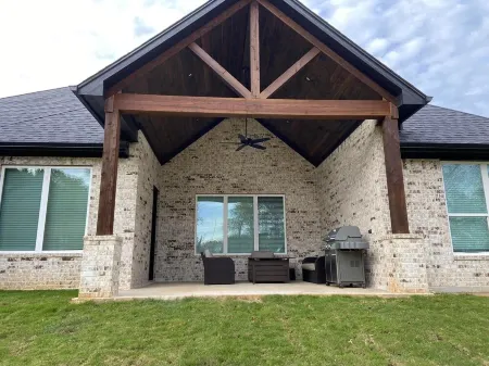 Charming Retreat in Hallsville, TX – Your Cozy Home Away from Home!