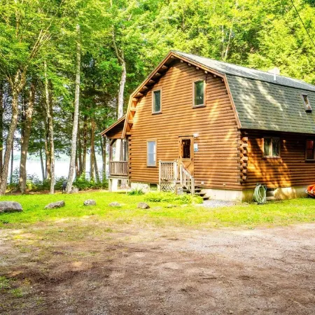 Lake front, hot tub, kayak, paddle board, Dogs, Mount Desert Island, Bar Harbor!