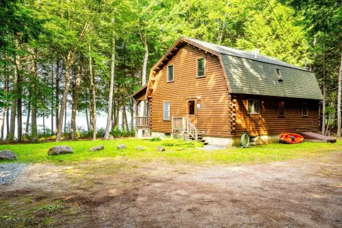 Lake front, hot tub, kayak, paddle board, Dogs, Mount Desert Island, Bar Harbor!