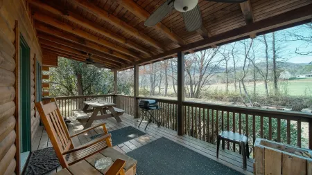 Creekside Duck Cabin - Creek Front- Fire Pit