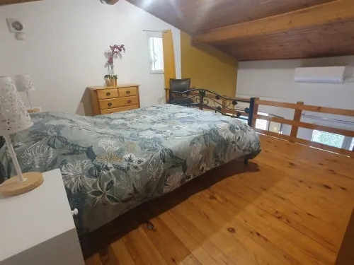 Provencal Mazet 5 minutes from Isle sur la Sorgue - Private parking Hotels in Le Thor