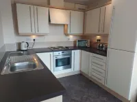 Central Buxton apartment with scenic views and free parking