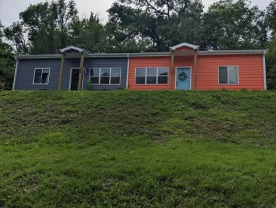 Unique Vintage Style Duplex- Fully Stocked Alpha Xi Delta周辺のホテル