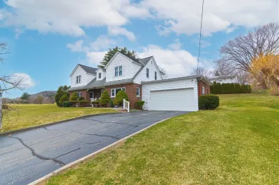 Golf House by Mt Greylock - Walkable Adventures!
