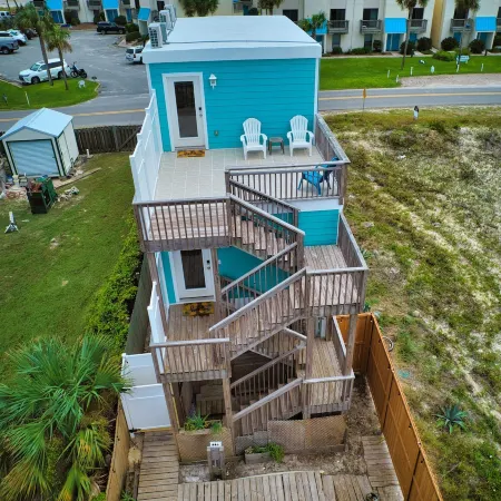 Comfy King beds, close to beach, pool + pet friendly