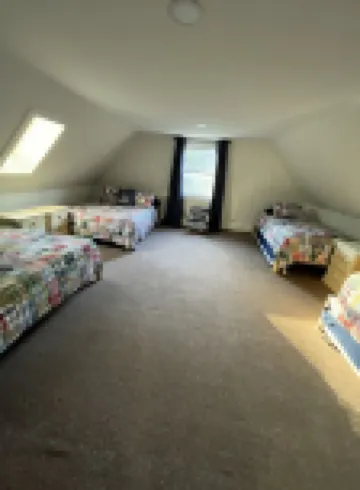 Private Family Friendly Ski&Lake Getaway on 2 acres. Short walk to Lake Sunapee