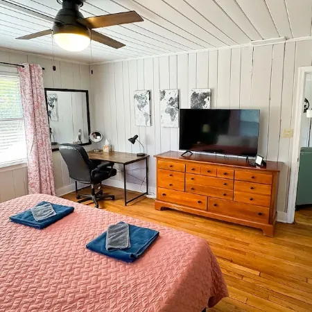 Island In This Dream: Family & Dog Friendly Home on Oak Island!