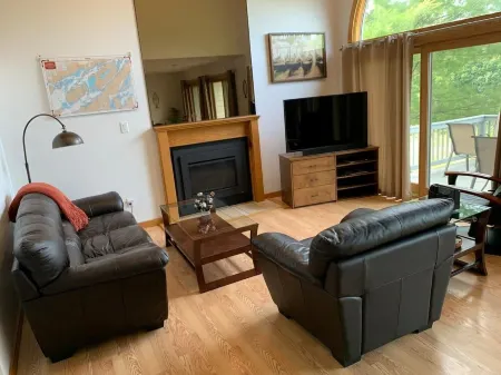 SPRING SPECIALS! Relaxing River Oasis & Dock