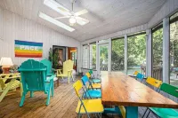 Comfy Cottage- Heated Pool, 1 Block to Beach! Lot's of space with 13 beds!
