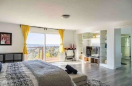 Main House + Guest Unit! 5 Bed / 3.5 Bath, Oakland Hills