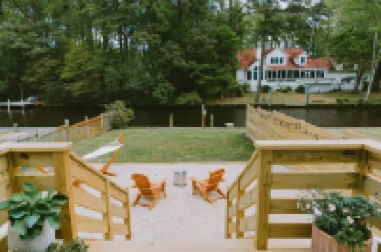 Canal Front, Modern Tiny House! Bikes. Fire Pit!