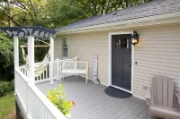Hillside Hideaway.Quiet, clean, Hot tub. hidden gem, Skyline Park & Massanutten.