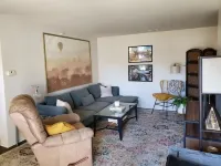 The Redhawk Hideaway: Charming 2BR Condo near Miami Univ in Oxford! Book now!