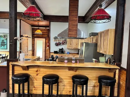 Comfortable cabin. French Lick. Close to everything. Pet friendly. WiFi. Acerage