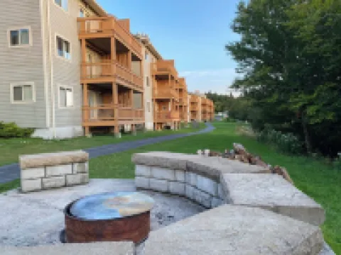 5 min walk to village and slopes! Peaceful 3 BR 2 Bath retreat エドレーのホテル