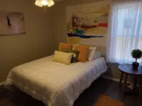 Quiet and Cozy Cottage -10 minutes from the beach! 鄰近Selena Museum的酒店