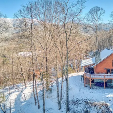 Breath-taking long-range views nestled in the heart of the Great Smoky Mountains