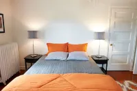 Two Bedroom airy modern apartment - Green Door