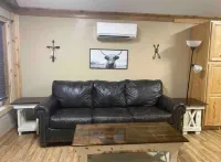 Cozy one bedroom cabin with lake view