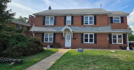 Charming 2-bedroom house with WiFi, AC in superb Greenwich Township