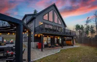 New A-Frame Chalet - Mountain Views-Sleeps 14 w/ SwimSpa-Firepit-Sauna-DogsOK