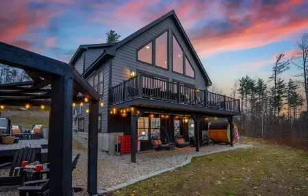 New A-Frame Chalet- Views- Heated SwimSpa- Firepit- Sauna- Dogs OK- Sleeps 14