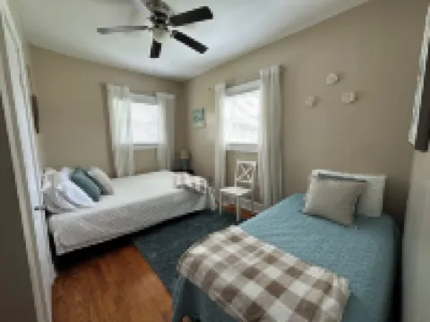 15 Min from CLT Airport! Spacious & Renovated! 貝爾蒙特酒店