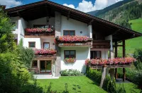 Edelberg Apartments Hotels in Sillian